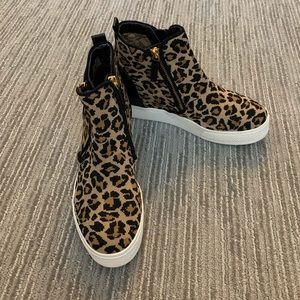 Adorable leopard high top tennis shoes.